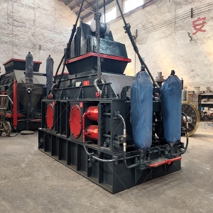 中型1000x700半自動液壓對輥破碎機發貨 破碎石料 中型1000x700半自動液壓對輥破碎機發貨 破碎石料