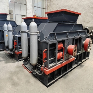 1200x800液壓直連式對(duì)輥制砂機(jī)發(fā)往河北邯鄲 1200x800液壓直連式對(duì)輥制砂機(jī)發(fā)往河北邯鄲