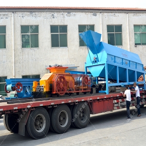 大型雙齒輥破碎機(jī) 無(wú)軸托輥滾筒篩分機(jī)發(fā)往上海 大型雙齒輥破碎機(jī) 無(wú)軸托輥滾筒篩分機(jī)發(fā)往上海