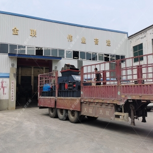 2PG1200x800型對輥制砂機發貨 單臺制砂機發往陜西 2PG1200x800型對輥制砂機發貨 單臺制砂機發往陜西