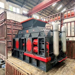 1200x800大型液壓直聯(lián)對(duì)輥破碎制砂機(jī)發(fā)往河南 1200x800大型液壓直聯(lián)對(duì)輥破碎制砂機(jī)發(fā)往河南