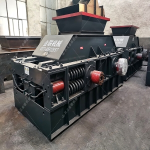 2PG1007中型彈簧式對輥破碎機發往江西 2PG1007中型彈簧式對輥破碎機發往江西