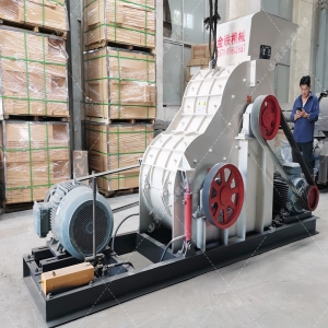 SCF中型無篩底雙級粉碎機發貨 發往云南 SCF中型無篩底雙級粉碎機發貨 發往云南