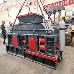 單臺中大型全自動液壓對輥制砂機設備發往河北 單臺中大型全自動液壓對輥制砂機設備發往河北