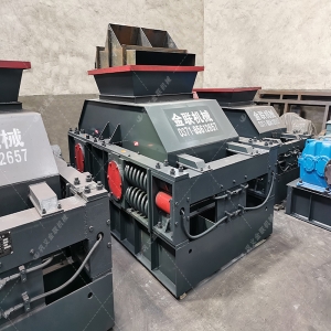 中型對輥破碎制砂機設備發往安徽 中型對輥破碎制砂機設備發往安徽