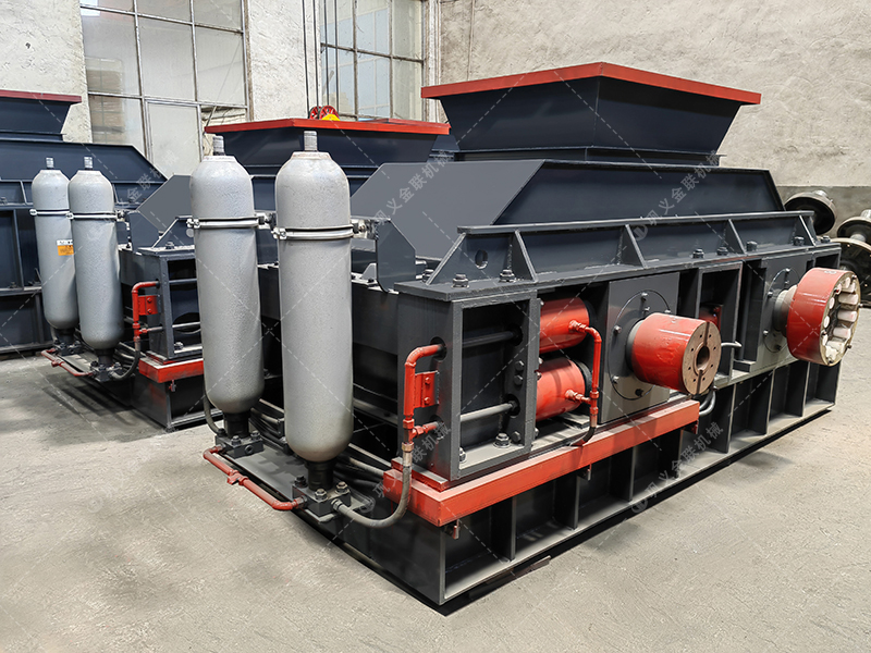 1200x800液壓直連式對輥制砂機發往河北邯鄲