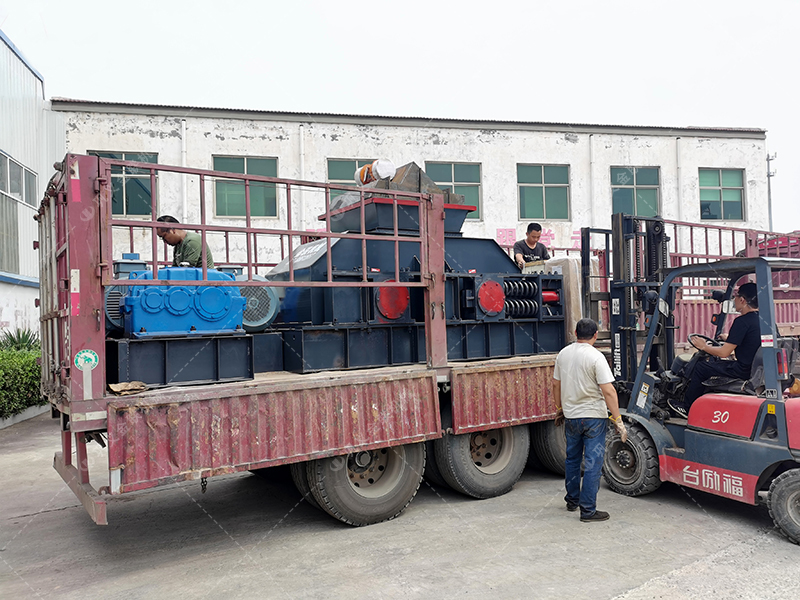 2PG1200x800型對輥制砂機發貨 單臺制砂機發往陜西