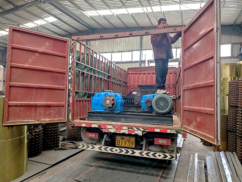 2PGC600X900雙齒輥式破碎機發往青海