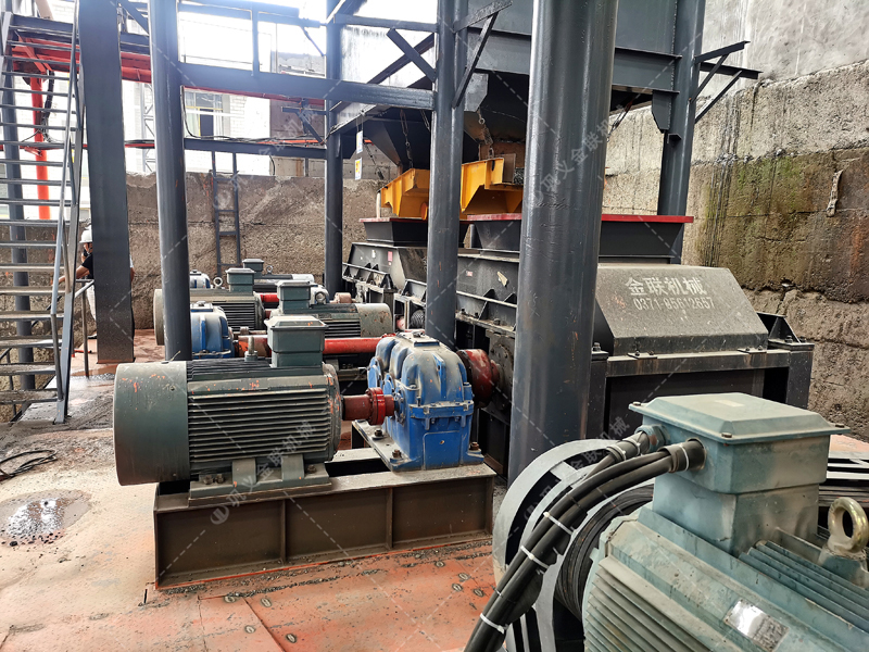 廢棄混凝土骨料破碎用到哪些設(shè)備?對輥破碎機怎么樣? 廢棄混凝土骨料破碎用到哪些設(shè)備?對輥破碎機怎么樣?